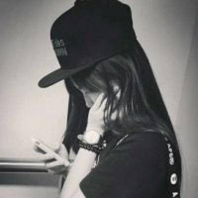 个性甜酷的女生黑白头像 心之所想皆是过往