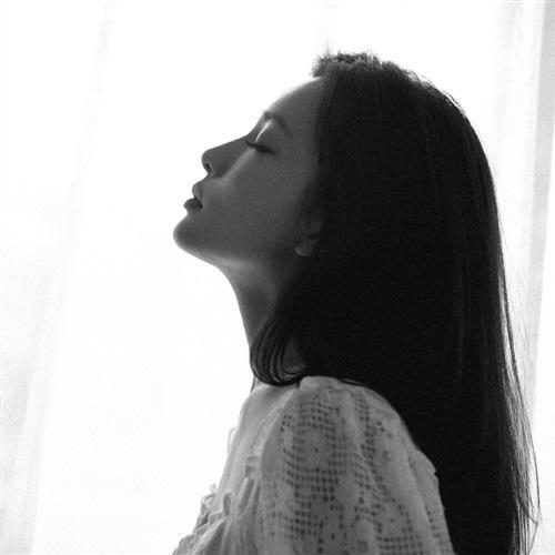 黑白风个性性感美女气质头像大全