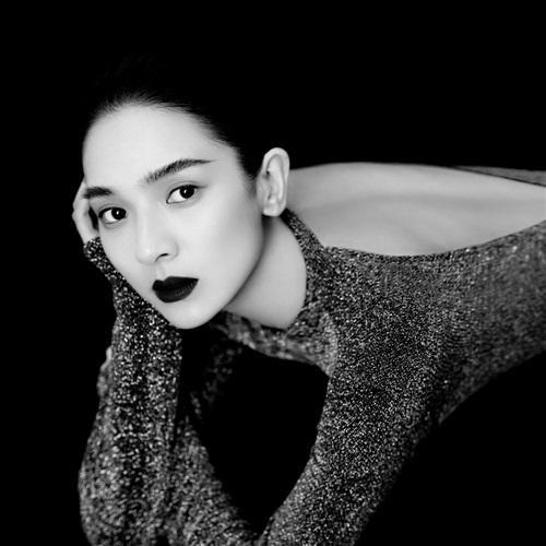 黑白风个性性感美女气质头像大全