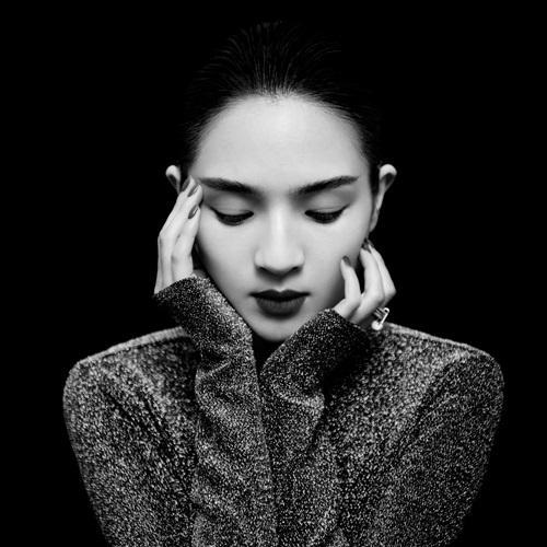 黑白风个性性感美女气质头像大全