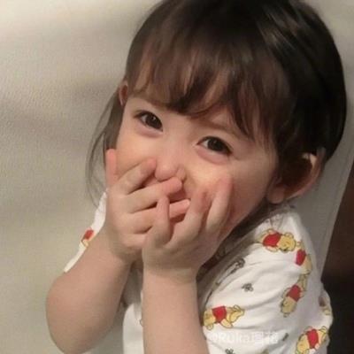 萌爆的可爱小女孩·仗着美貌搞怪的萌娃头像图片