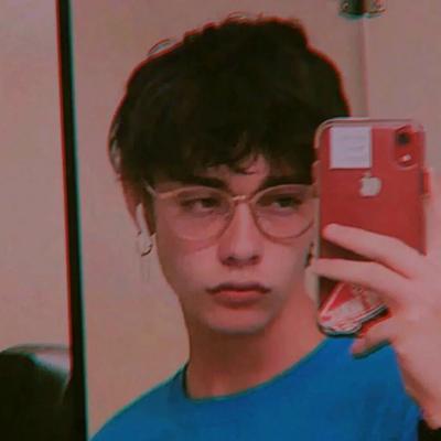 超级帅的欧美男生自拍微信头像