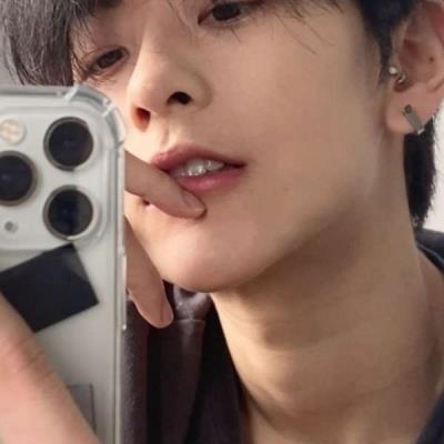 优质高冷帅气的男生头像微信头像图片 万般皆苦你是源头