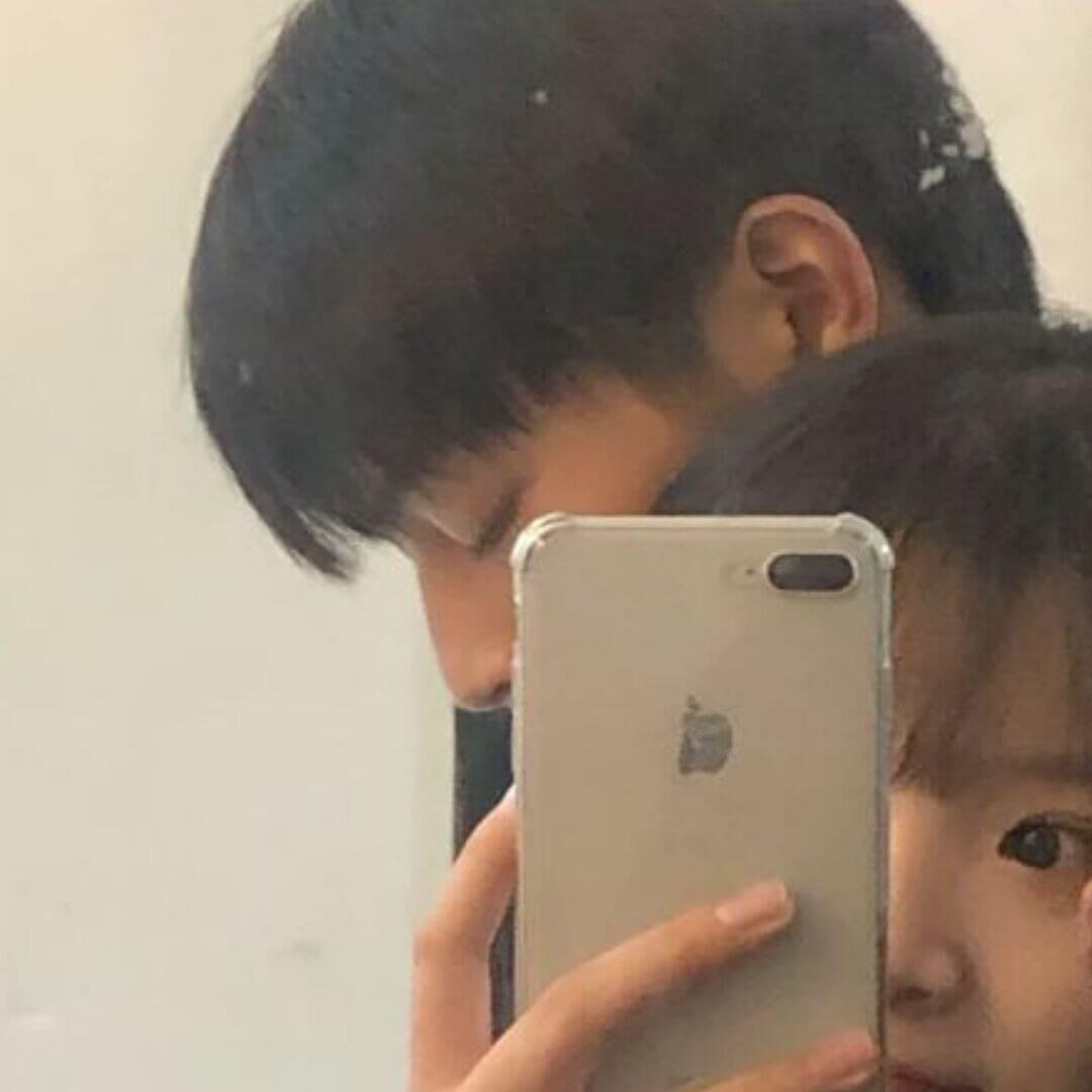 情侣秀恩爱一对两张真人微信头像图片