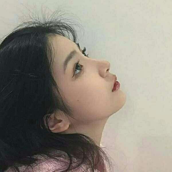 好看的小众女头_有个性的美女头像图片