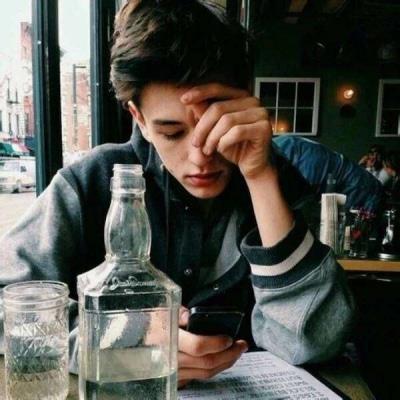 欧美风男生帅气微博高清头像图片