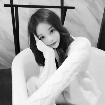 个性高冷的黑白女生梦幻高清头像