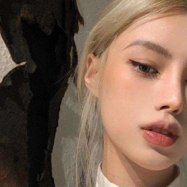 ins个性有范的真人美女小众头像图片