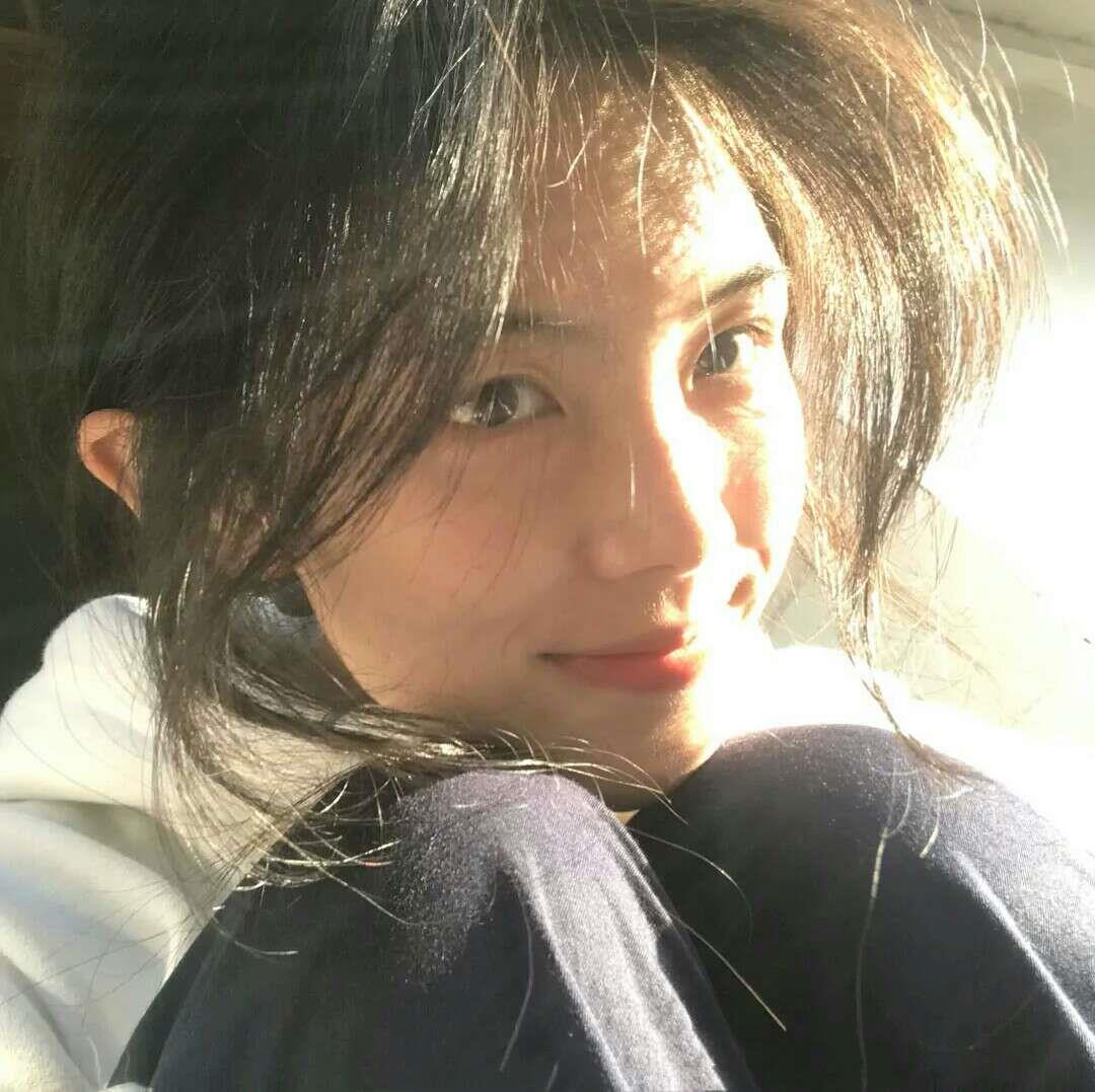 可爱搞怪的漂亮女生真人精选头像图片