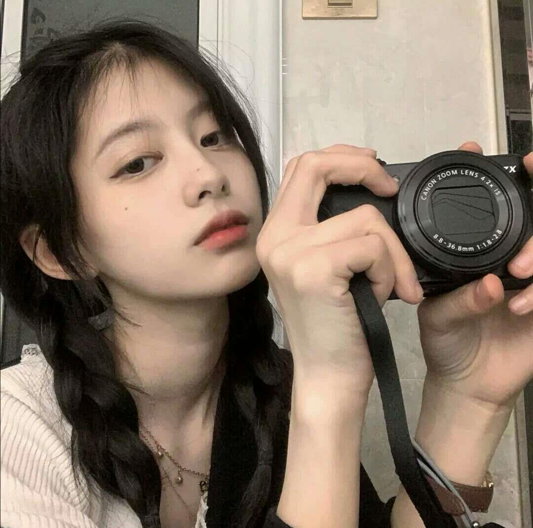 可爱搞怪的漂亮女生真人精选头像图片