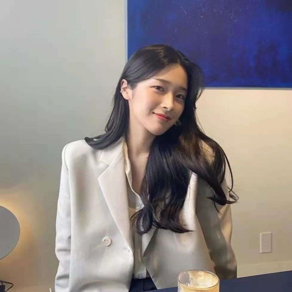 好看的女生冷酷个性微信头像图片