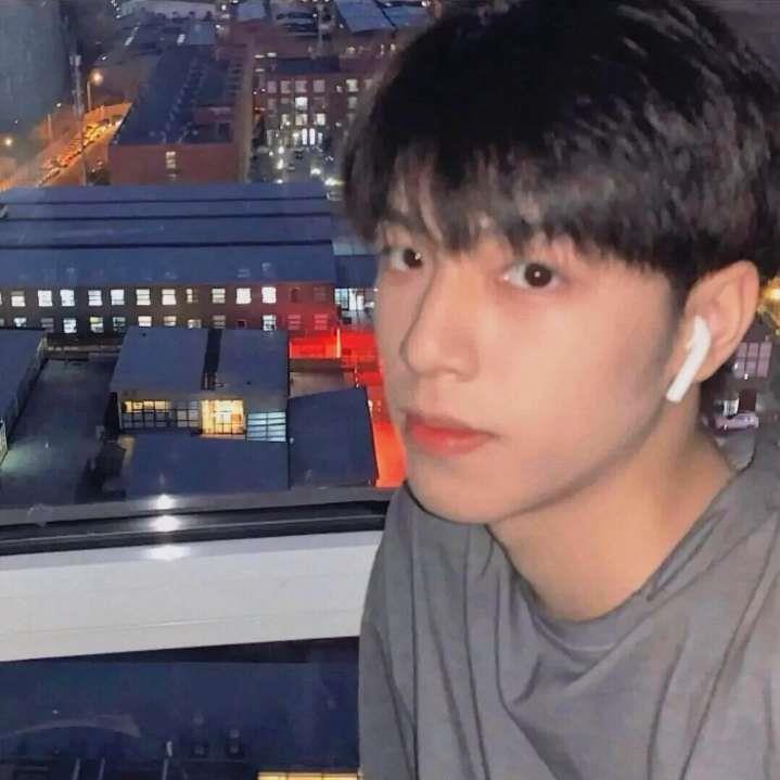 抖音最火情侣高冷优雅微信头像图片