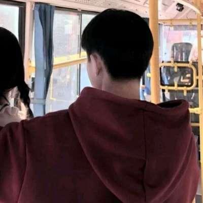 一对情侣的甜蜜秀恩爱日常自拍头像图片