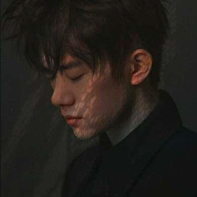 高冷帅气的男生高清微信头像图片