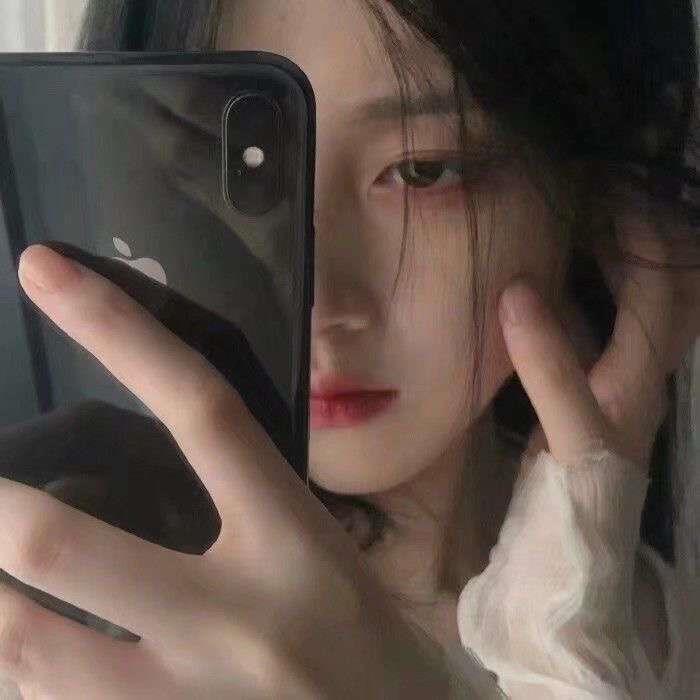 漂亮小姐姐的高冷自拍头像图片