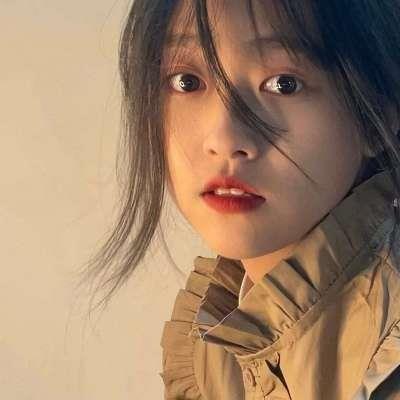 漂亮小姐姐的高冷自拍头像图片