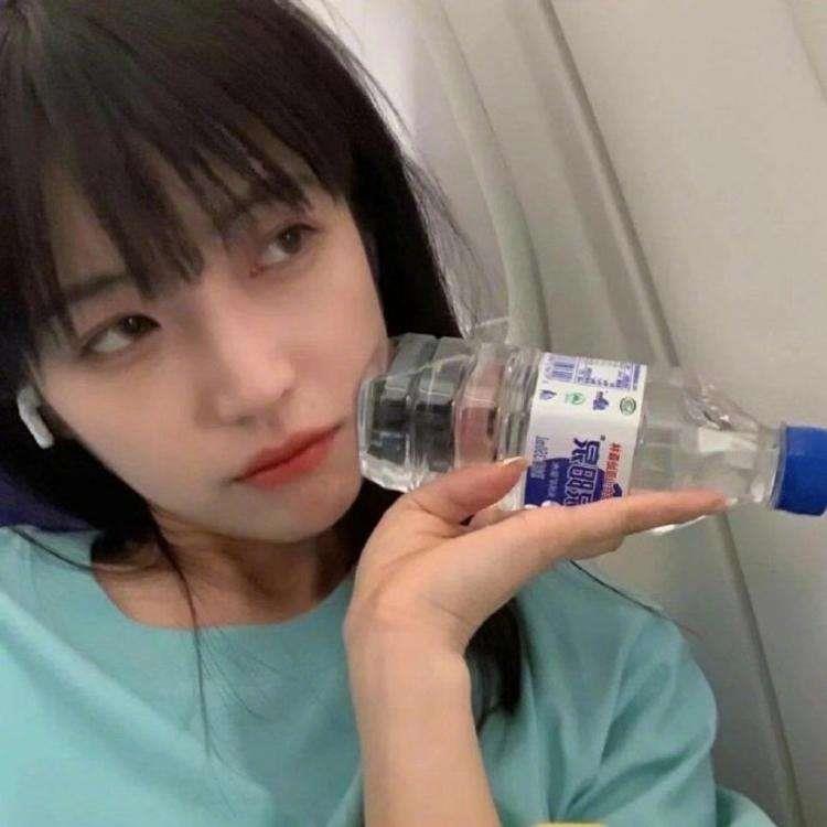 不看后悔的真人美女系列头像图片