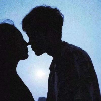 一对两张情侣恩爱自拍_真人情头头像图片