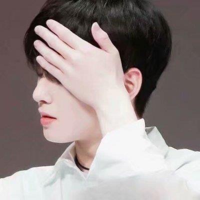 阳光帅气的小奶狗男生微信头像图片