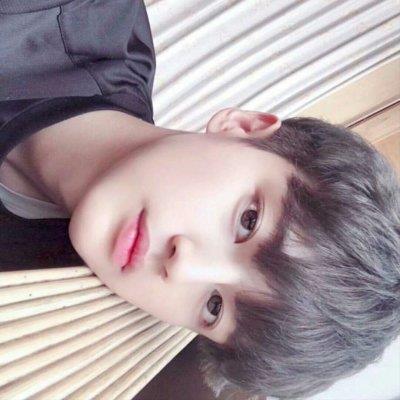 阳光帅气的小奶狗男生微信头像图片