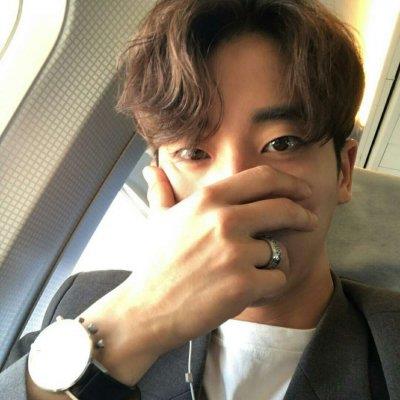 阳光帅气的小奶狗男生微信头像图片