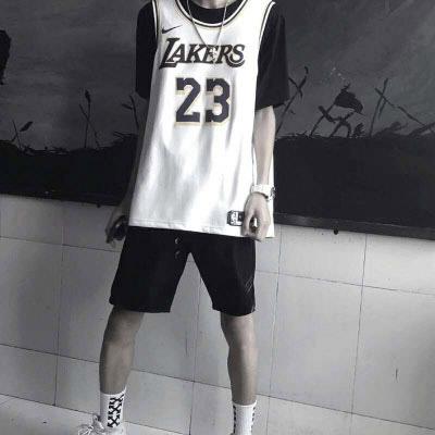 超清帅气阳光的球服男生个性头像图片