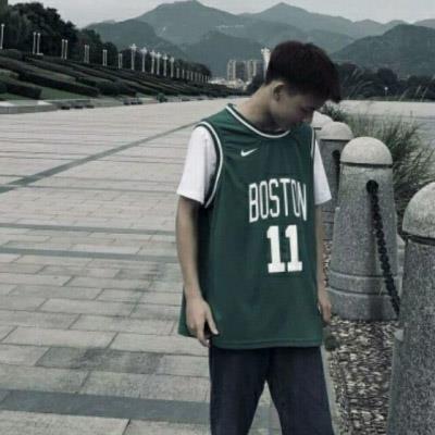 超清帅气阳光的球服男生个性头像图片