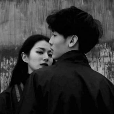 最新情侣黑白系版高冷气质一男一女微信头像图片