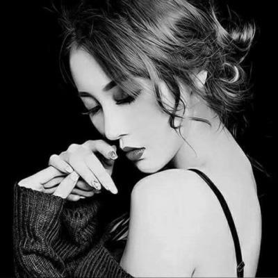 最新情侣黑白系版高冷气质一男一女微信头像图片