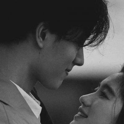 最新情侣黑白系版高冷气质一男一女微信头像图片