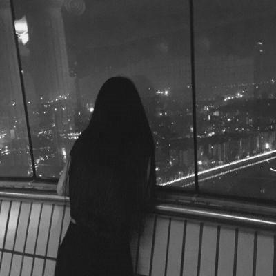 最新情侣黑白系版高冷气质一男一女微信头像图片