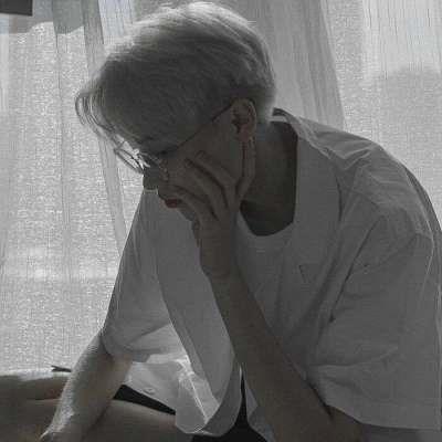 忧郁气质男生白衬衫清新高清头像图片大全