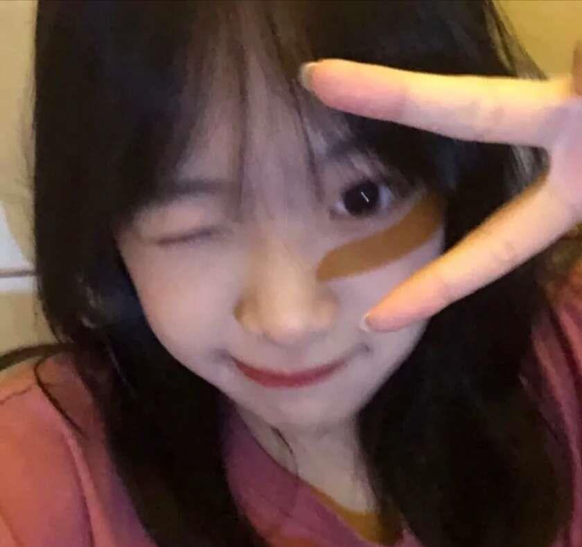 原宿风的甜美笑容女生头像图片