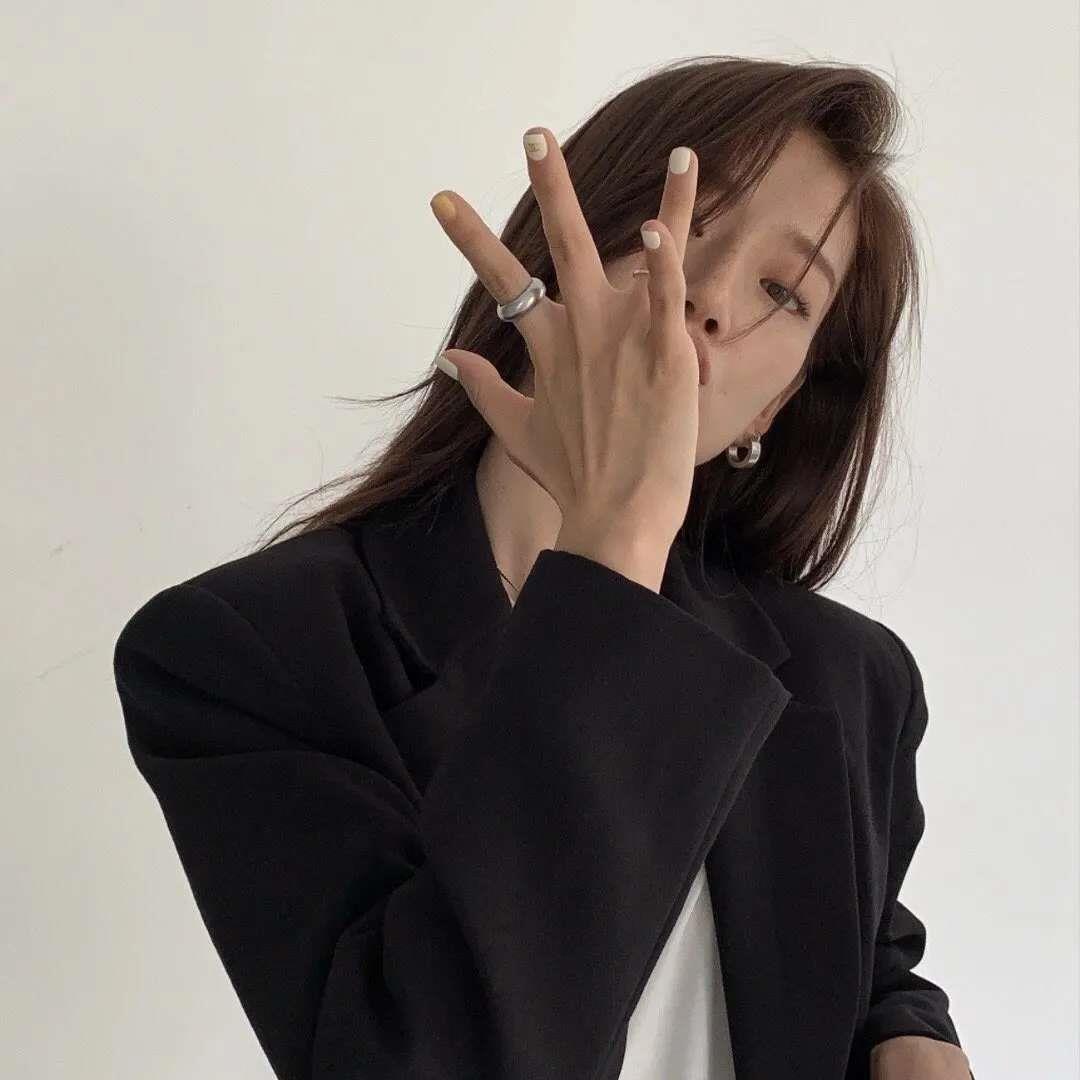 精选高级气质迷人的女生微信高清头像图片