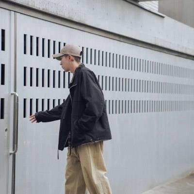 街头的时尚帅气男生真实生活照头像图片