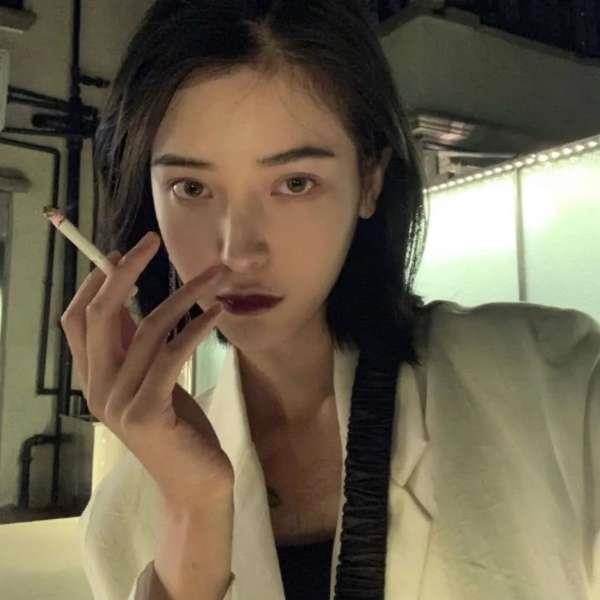 最火气质高冷女生微信头像图片