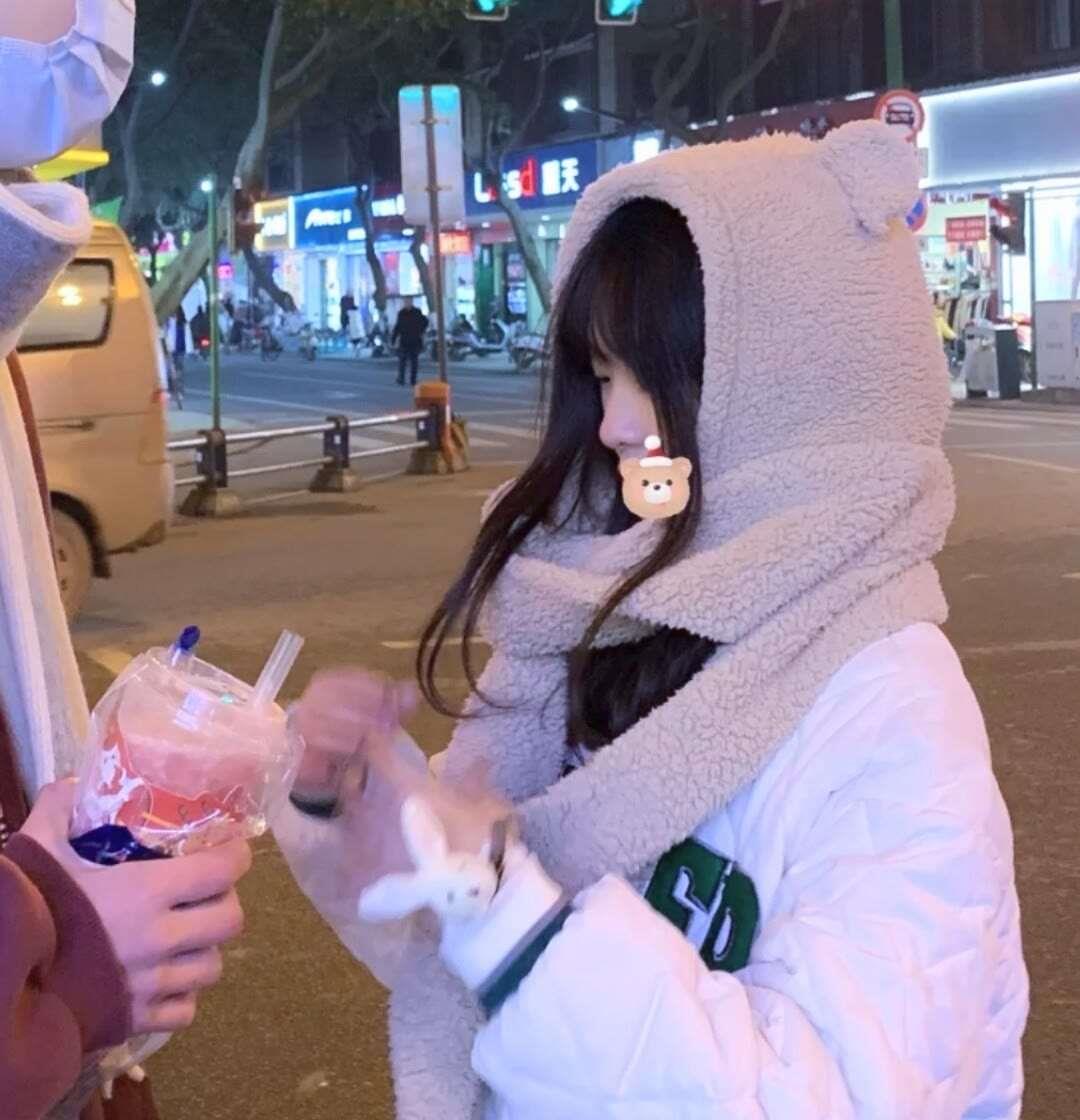 世界很烦 但你要很可爱·真人自拍情侣头像大全