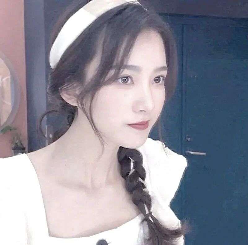 甜美迷人温柔的女生头像图片