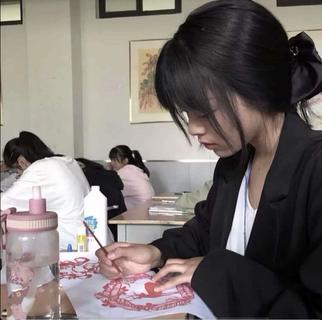 风格迥异漂亮一致的女生ins个性头像图片