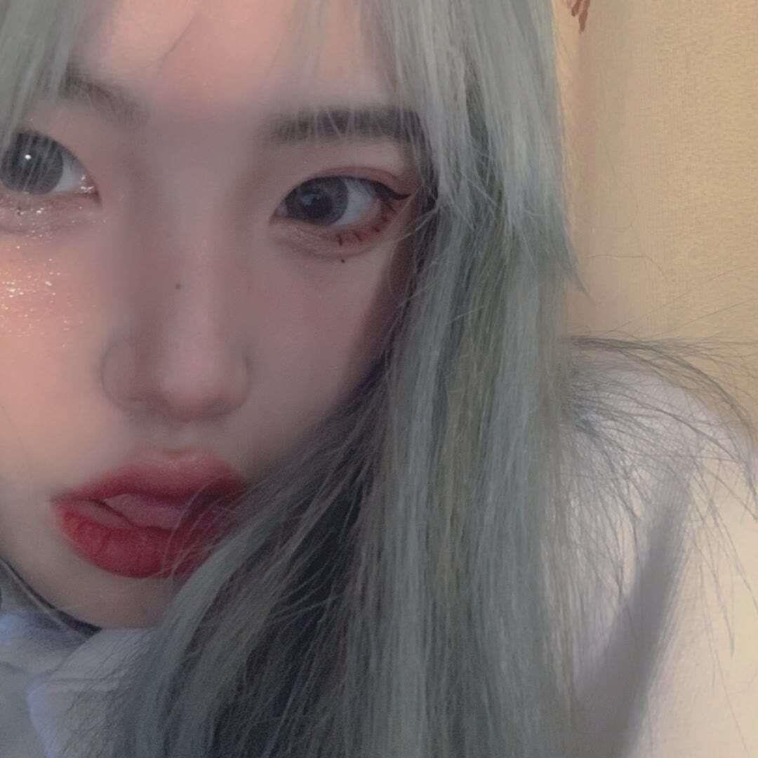 风格迥异漂亮一致的女生ins个性头像图片