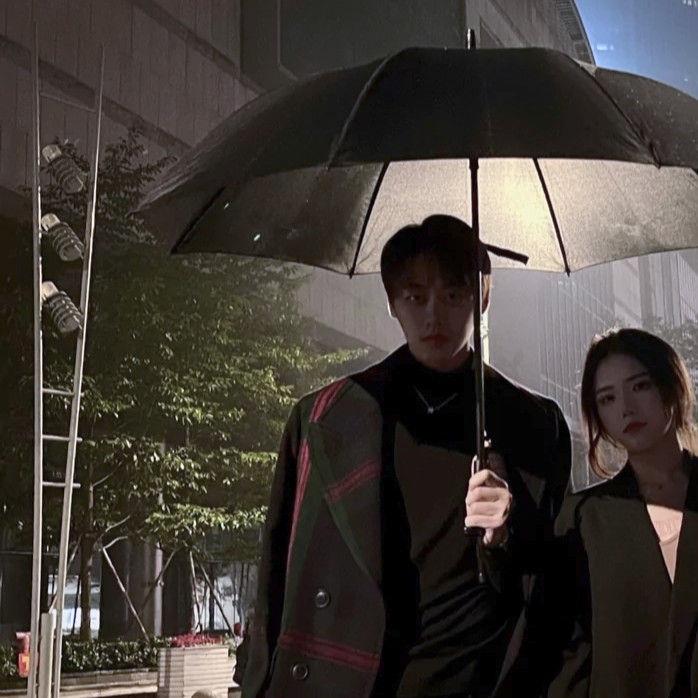 一对两张ins魅力情头_小众情侣真人头像图片