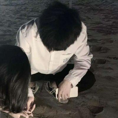 一对两张ins魅力情头_小众情侣真人头像图片