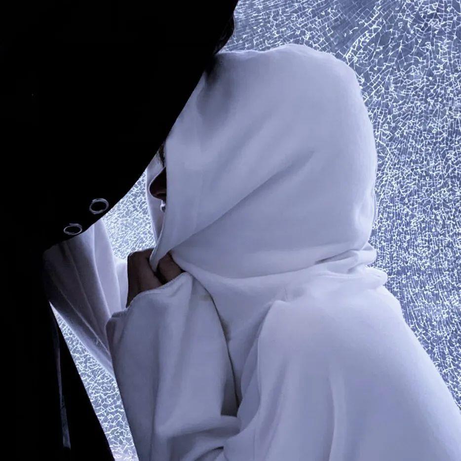 一对两张ins魅力情头_小众情侣真人头像图片