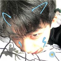 滤镜贴纸自拍的小哥哥帅气又可爱头像图片