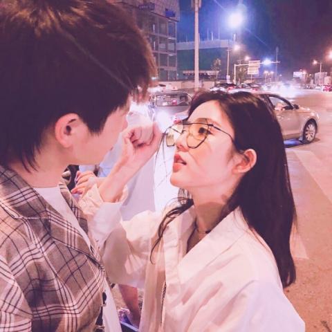 默契的恩爱情头·真人情侣合拍头像图片