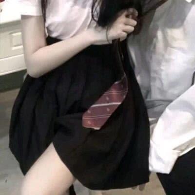 看了脸红心跳的真人情头·动漫情侣很污的头像图片