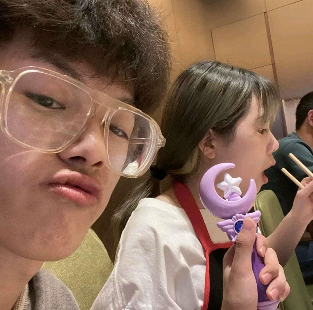 一对两张恩爱情头微博真人情侣头像图片