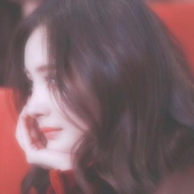 漂亮迷人的美女明星杨幂微博头像图片