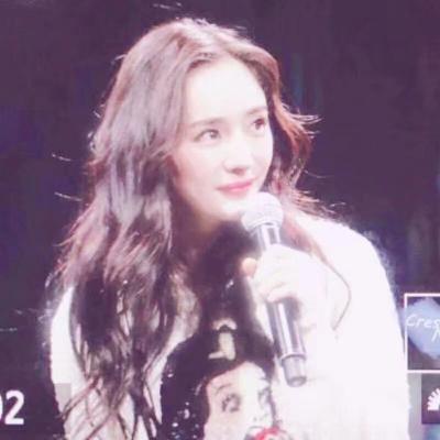 漂亮迷人的美女明星杨幂微博头像图片