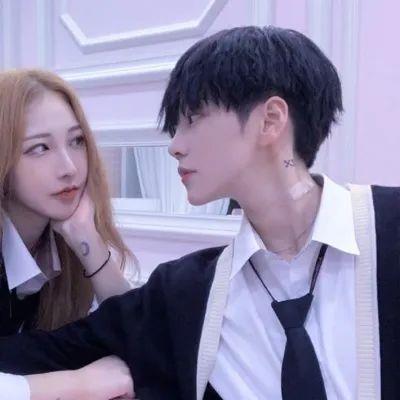 QQ真人情侣一对合照头像图片